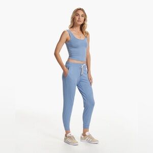 Vuori Performance Joggers in Isle Blue Heather Like New